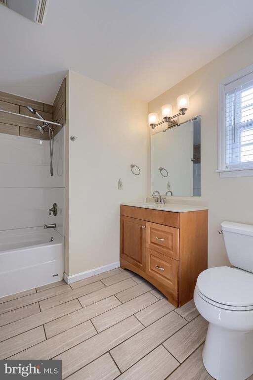 Building Photo - 1902 Pin Oak Dr