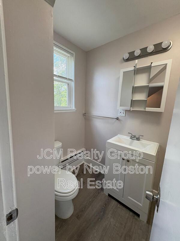 Building Photo - 3 Sunderland St