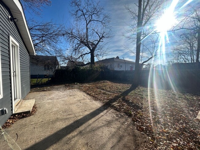 Building Photo - 1602 Heck Ave