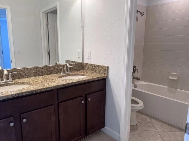 Building Photo - "Spacious 5-Bed Retreat with Elegant Hardwood & Granite Finishes in Tampa – 3 Full Baths & 3264 S...