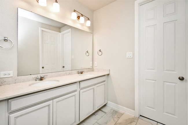 Building Photo - 18225 Crystal Knoll Dr