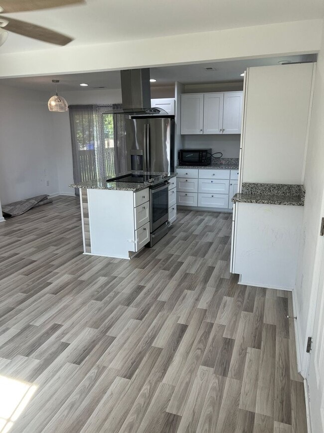 Building Photo - Welcome to this beautiful home located in ...