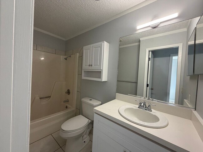 Building Photo - 1408 Spencer Ct