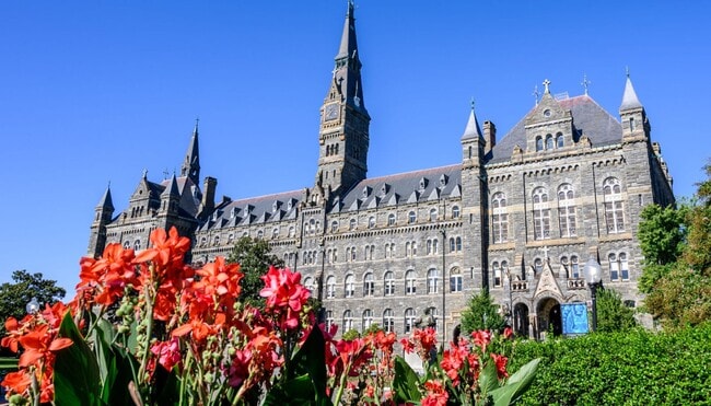 Building Photo - Georgetown near GT Medstar Hospital, Chic Rowhouse 5br/3Ba w/Yard, Deck, Parking