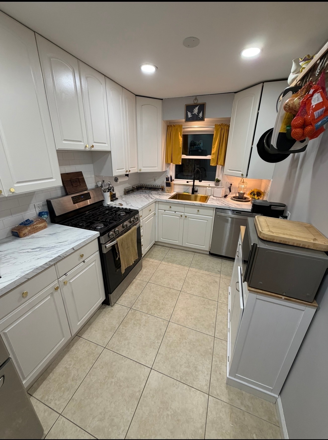 KITCHEN - 77 Bennett Ave