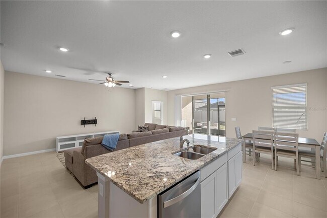 Building Photo - 8899 SW 50th Ave