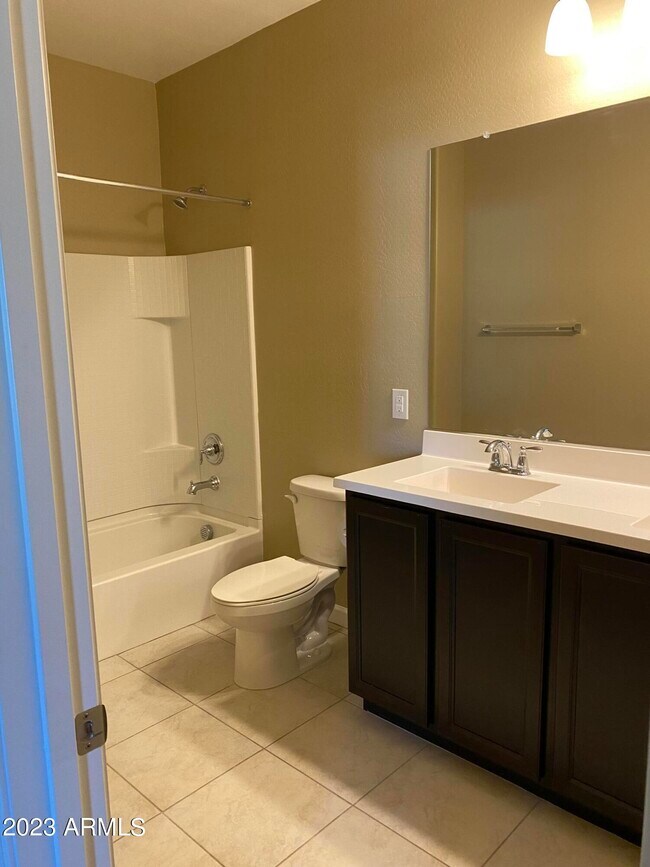 Building Photo - 1367 S Country Club Dr