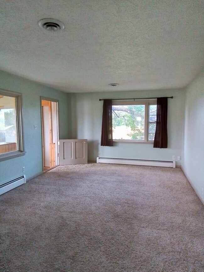 Building Photo - Single family home w / elbow room in Bozeman