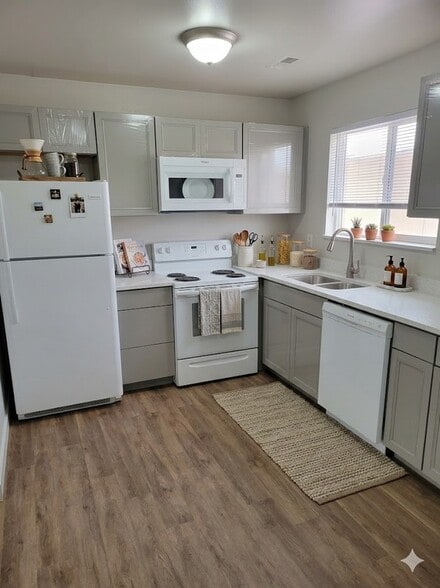 Building Photo - 586 Tiffany Town Dr