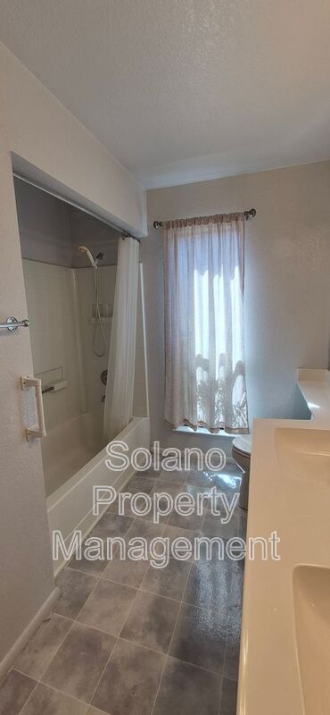 Building Photo - 642 Silvertop Way