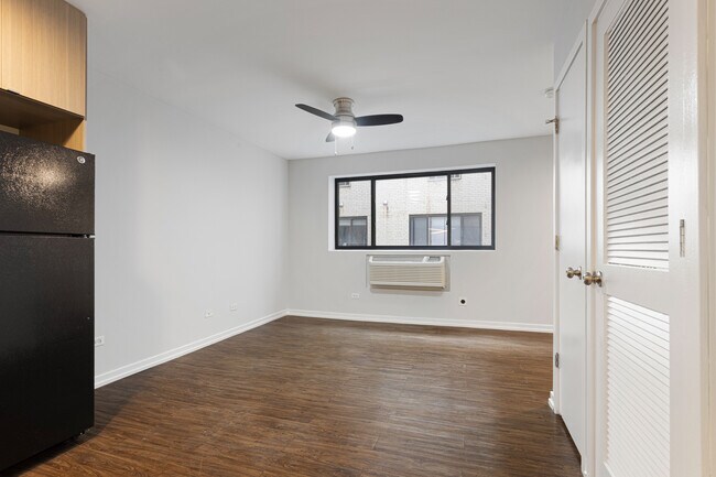 Building Photo - 5411 N Winthrop Ave