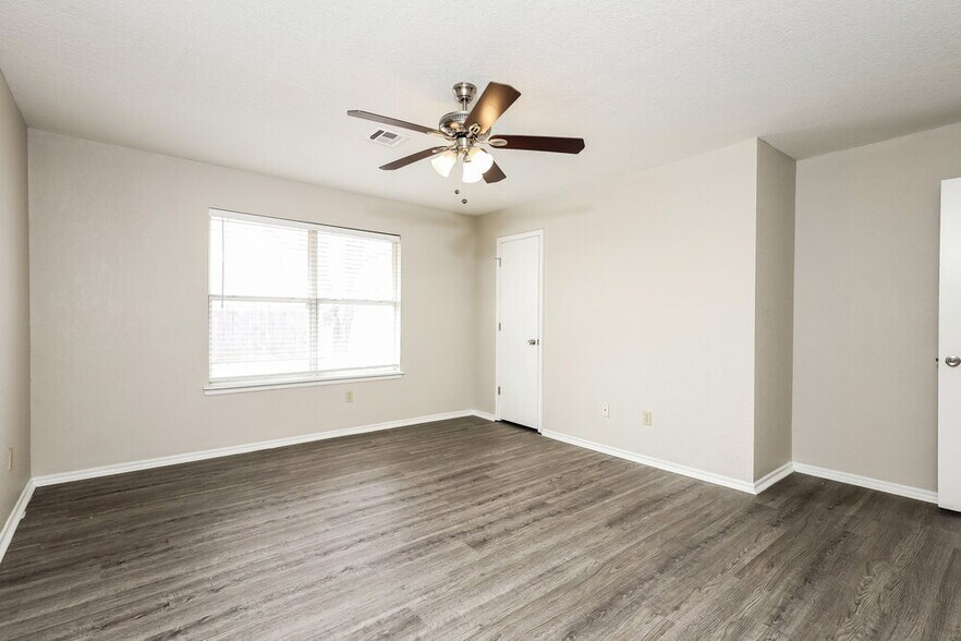 Building Photo - 205 Bradgate Dr