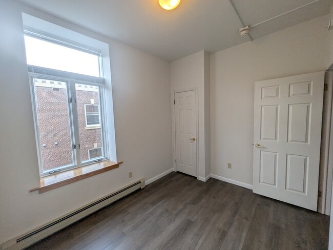 Building Photo - 1000 Fountain Terrace Dr