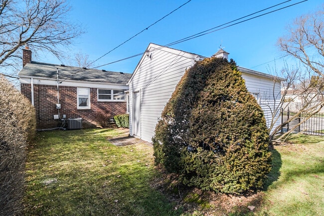 Building Photo - 4526 Cooper Ave