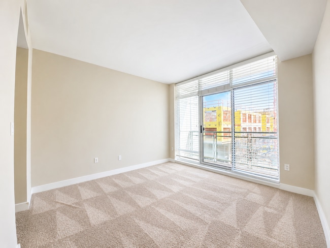Building Photo - Beautiful Palazzo condo in the heart of downtown Bellevue!