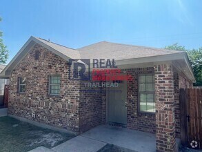Building Photo - Great Location - 3 Bed/2 Bath - $500 Rent ...