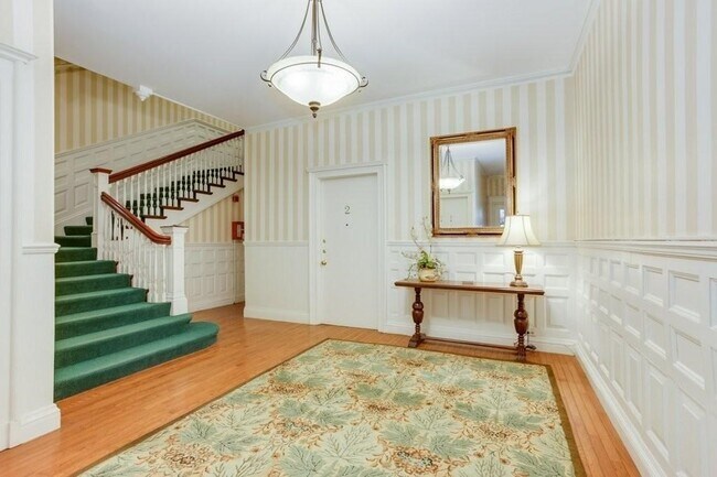 Building Photo - 164 Beacon St