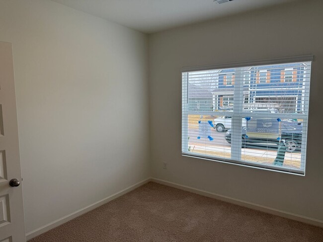 Building Photo - Springville Schools One Level 4 Bedroom / 3 Bathroom/ 3 Car Garage