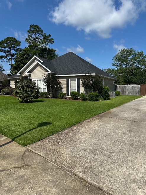 Building Photo - 5448 Henning Dr W