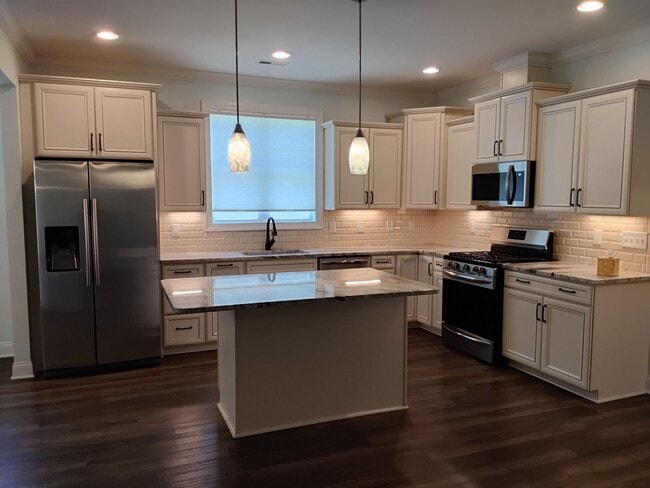 Building Photo - 4 Bedroom home in Beaufort