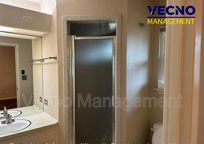 Building Photo - 3643 Richwood Dr