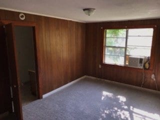 Building Photo - 2 Bedroom, 1 bath apartment in a duplex