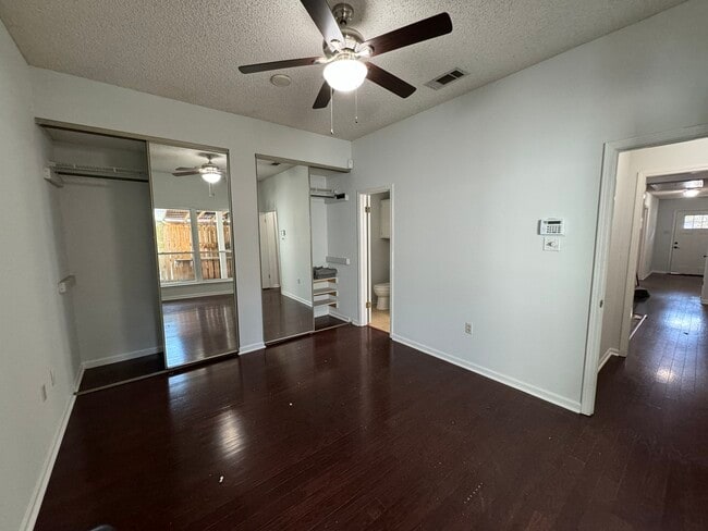 Building Photo - 350 Meadow Crossing Dr