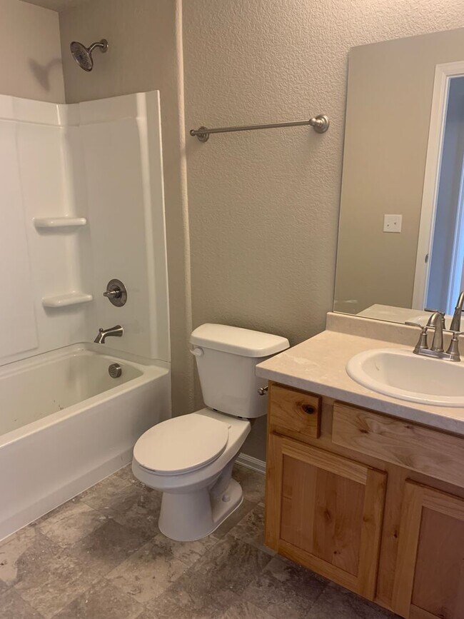 Building Photo - 2 WEEKS FREE! Townhome with Garage!