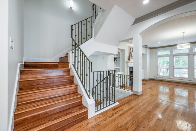 Building Photo - 2019 Morse St