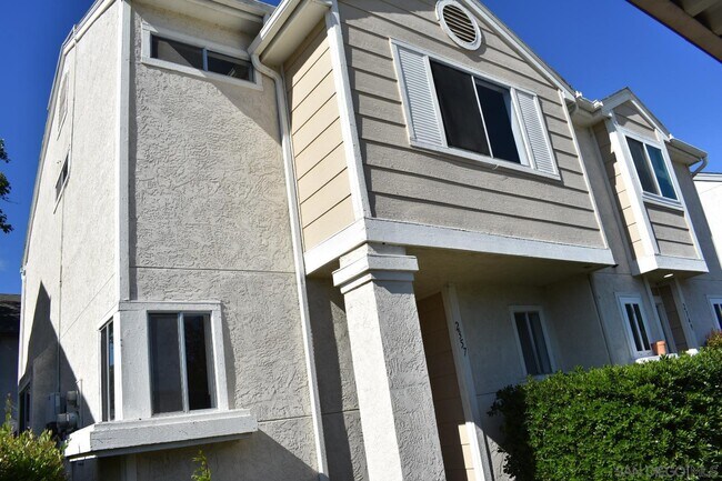 Building Photo - 2357 Kings View Cir