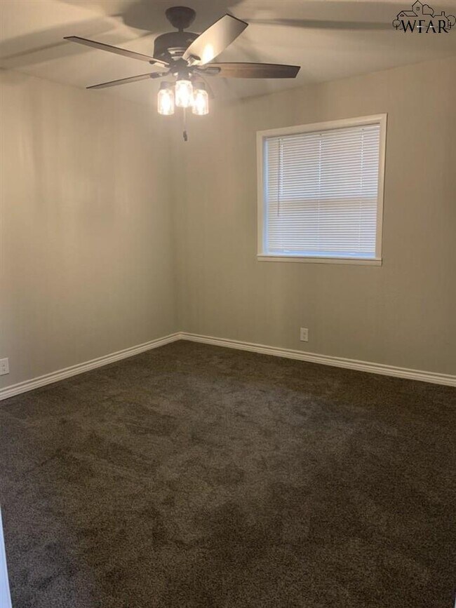 Building Photo - 4111 Stearns Ave