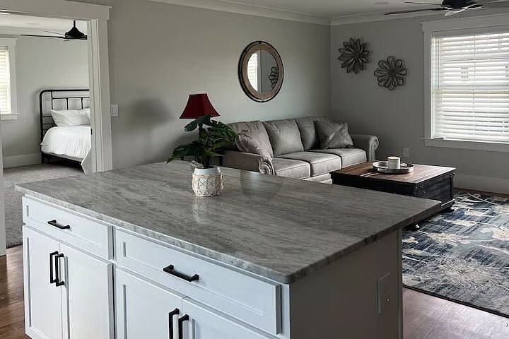 Building Photo - 222 Brookview Dr