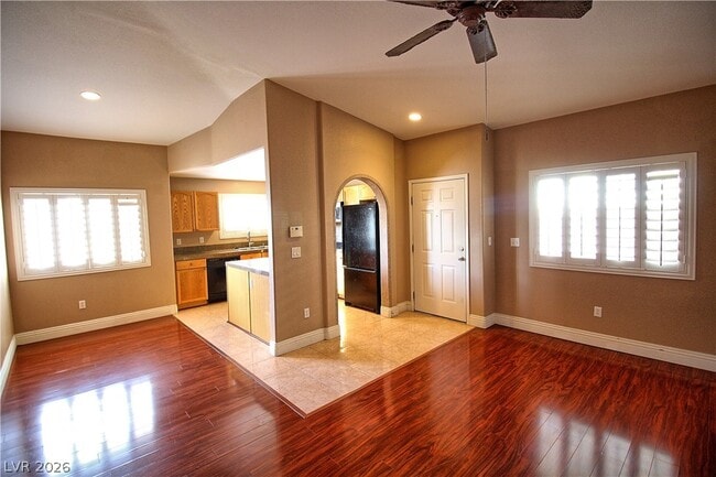 Building Photo - 401 Pine Haven St