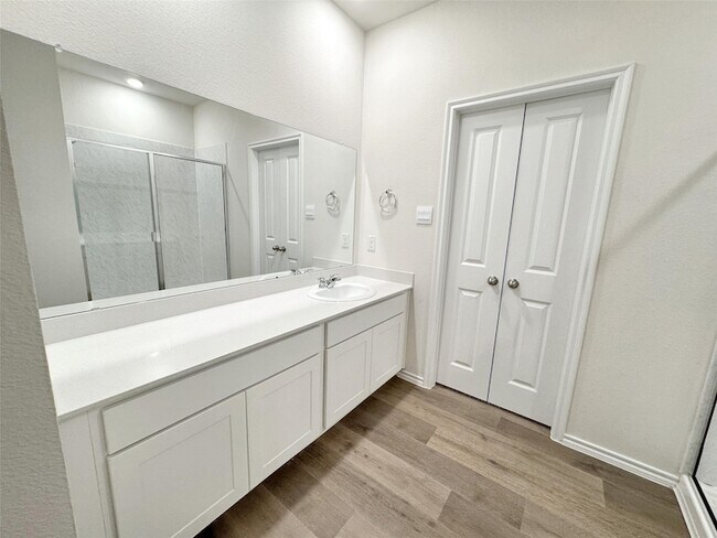 Building Photo - 810 Shear Dr