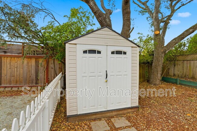 Building Photo - 2625 Howe St