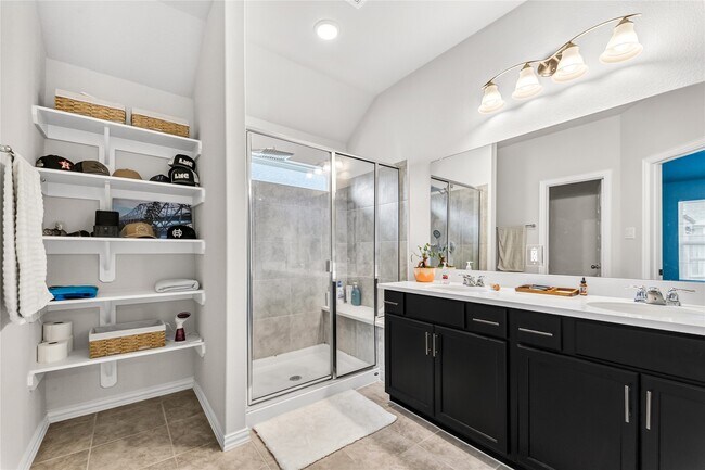 Building Photo - 32239 Cedar Crst Dr