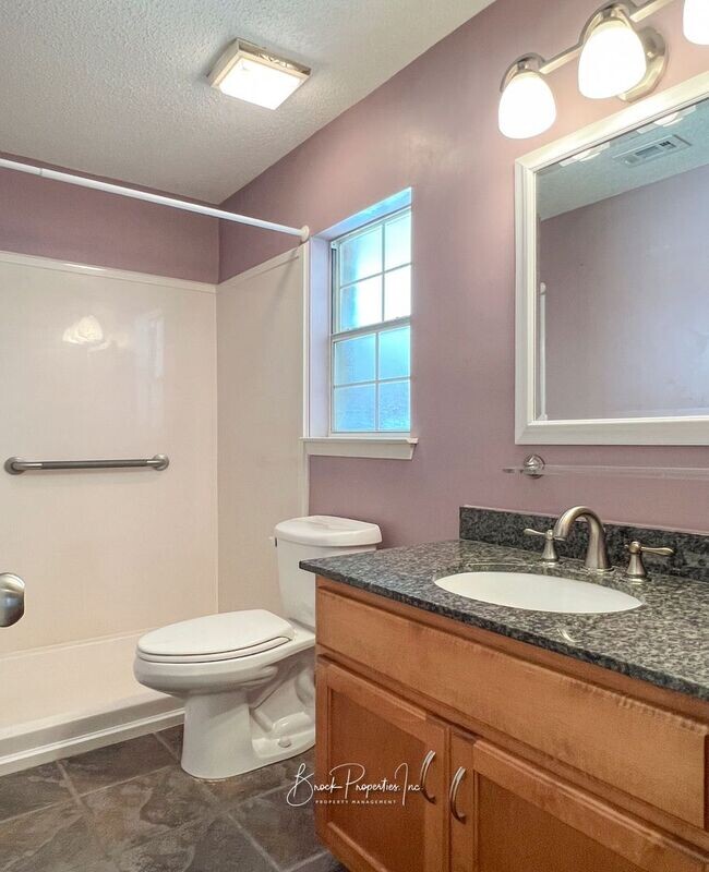 Building Photo - 2634 Southern Oaks Dr
