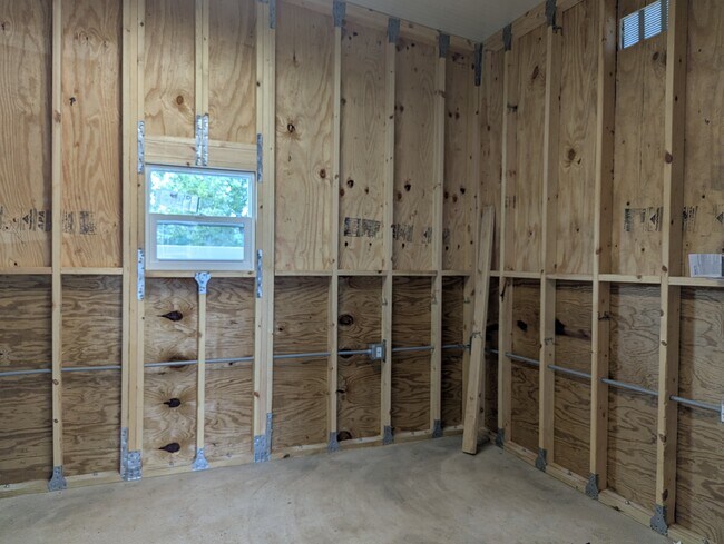 Building Photo - 602 Choo Choo Ln