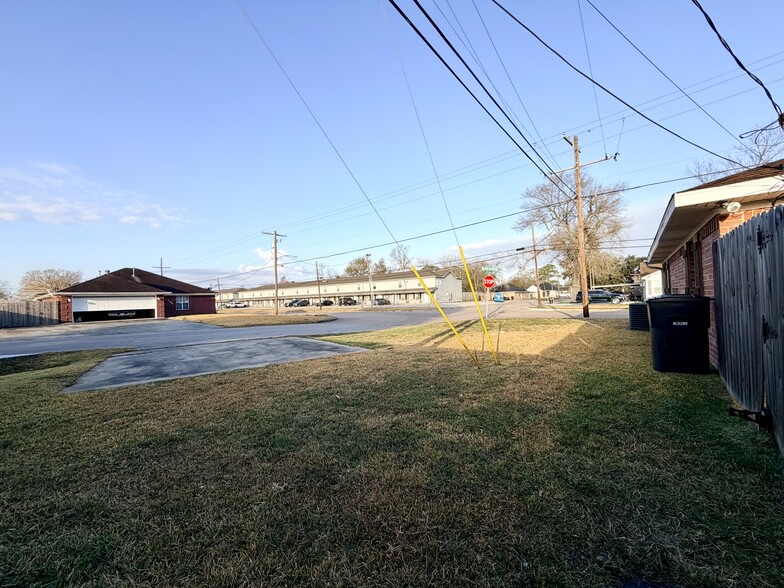 Building Photo - 237 Nederland Ave