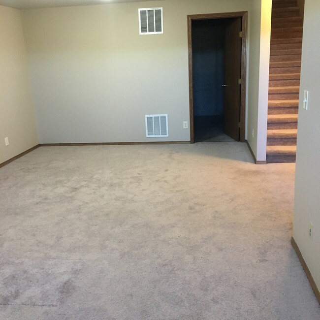 Basement: rec room, unfinished area - 3902 N Pepper Ridge St