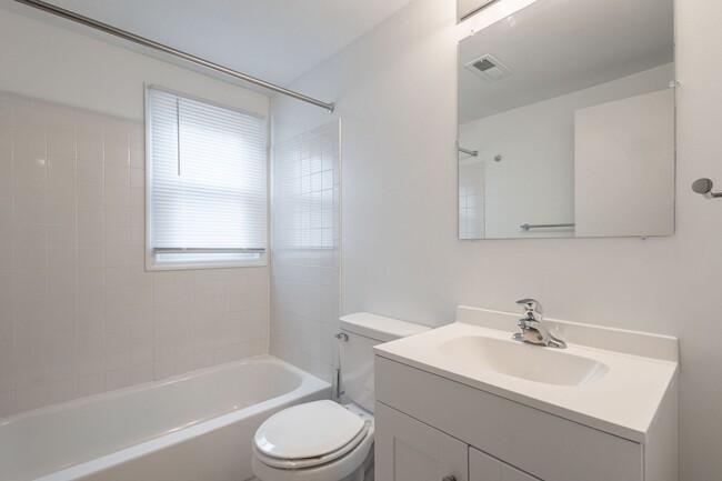 Building Photo - 1 bedroom | 1 bath - NEW RENOVATION Magnol...