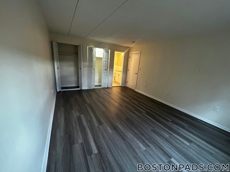 Building Photo - 51 Hill Rd