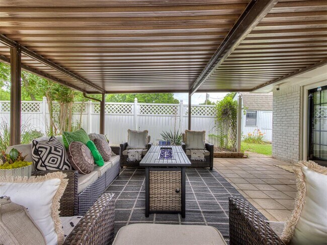 Building Photo - 2140 SE 44th St