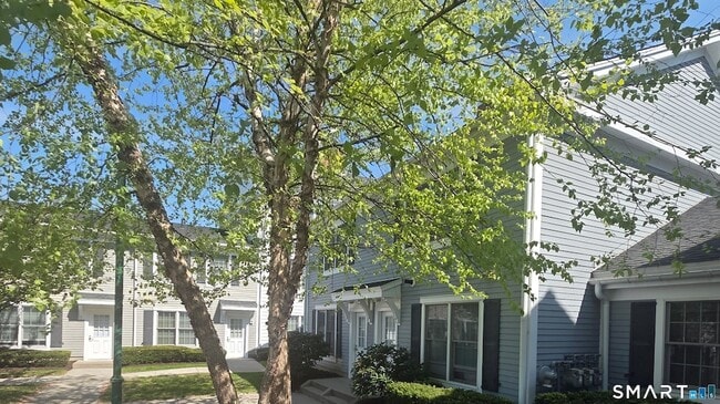 Building Photo - 14 Fairgate Dr