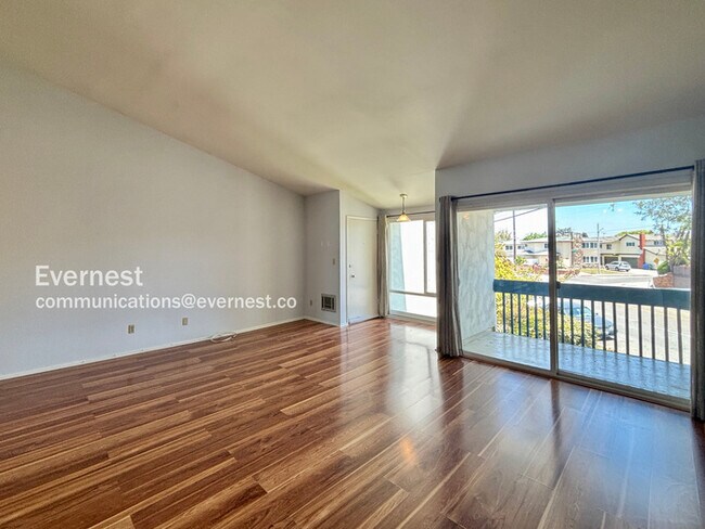 Building Photo - 902 Camino Real