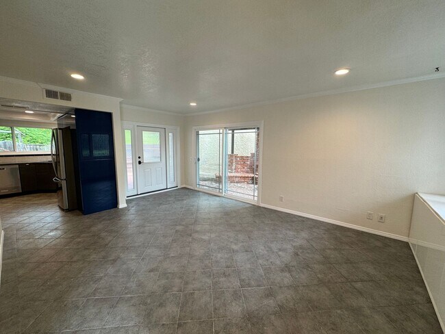 Building Photo - Beautiful 4Bd/2.5Ba Spacious Home in Missi...
