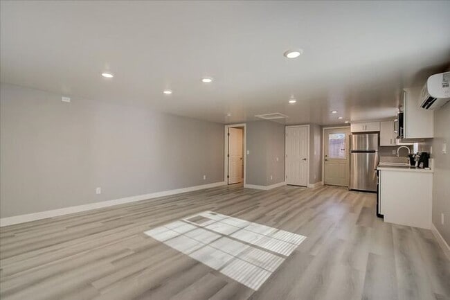 Building Photo - Studio w/ In-Unit W/D + Quartz Kitchen in Sacramento