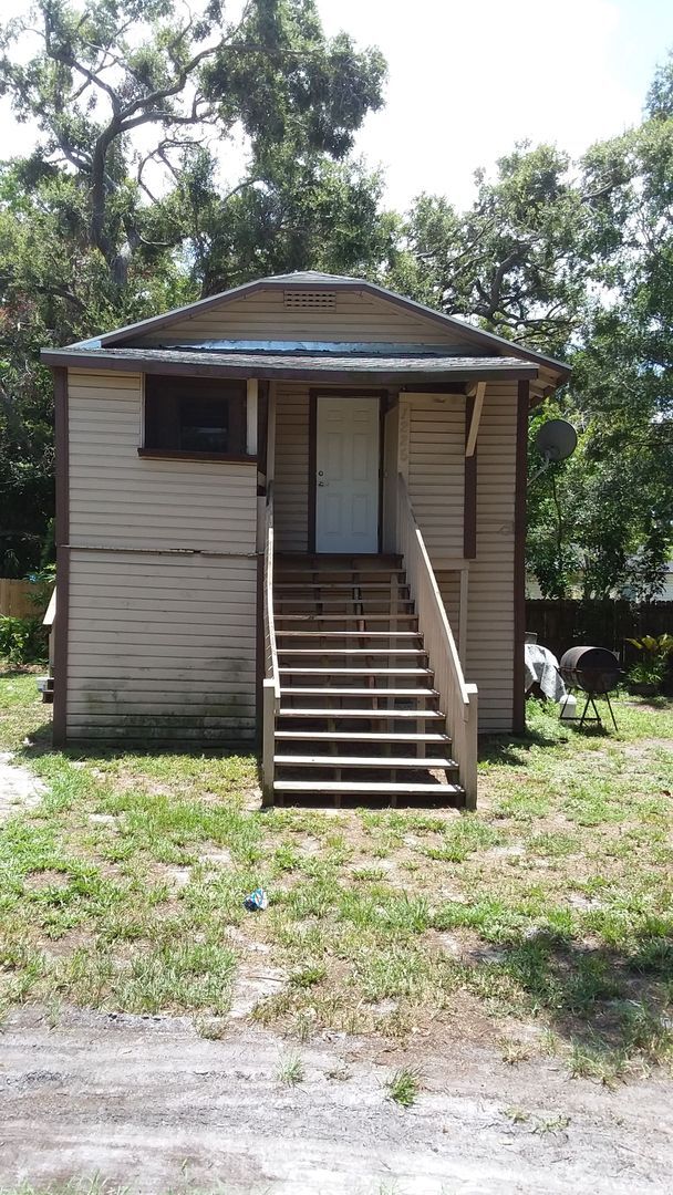 Primary Photo - Adorable single family home