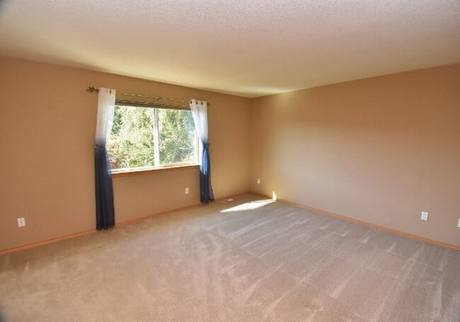 Building Photo - PENDING APPLICATION; Well Maintained 4 BD