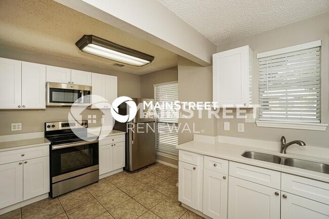 Building Photo - 9054 Chinon